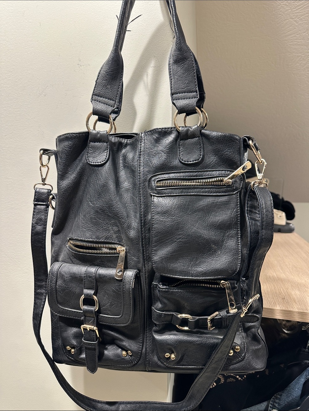 Classic Black Multi-Pocket Tote Bag - Versatile Everyday Carry
